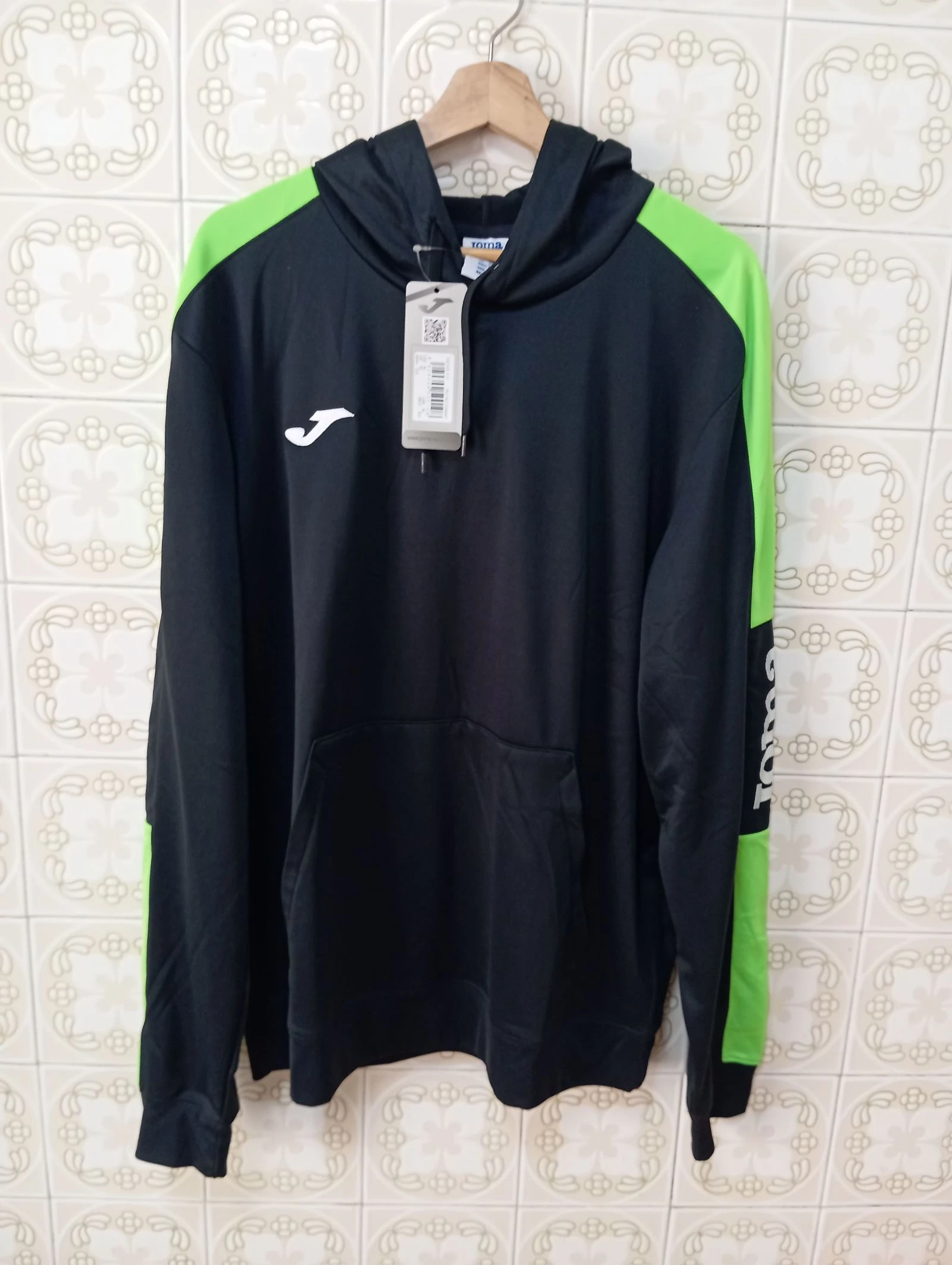 Sudadera Joma negra y verde flúor con capucha - Talla XL (Nueva con etiqueta)